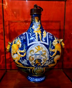 Pilgrim flask, by Antoine Syjalon, France, Nimes, c. 1581-1590, tin-glazed eathenware, modern metal cap - Morgan Library & Museum - New York City - DSC06552