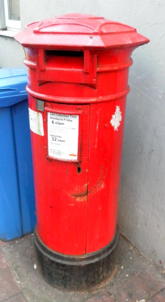 Pillar Box at Montpelier Road, Brighton (NHLE Code 1381589) (January 2012)