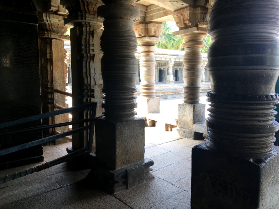 Pillars of Keshava Temple, Somnathpur 01