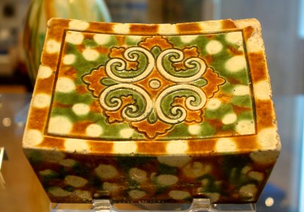 Pillow, China, Tang dynasty, c. 675-750, glazed earthenware - Royal Ontario Museum - DSC04045
