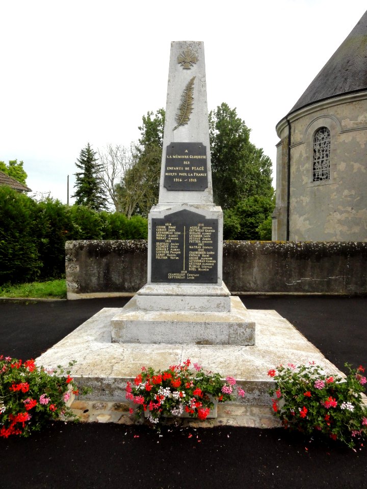 Piacé (Sarthe) monument aux morts