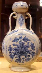 Pilgrim flask from Vietnam, 14th-15th century, stoneware with blue underglaze, HAA photo