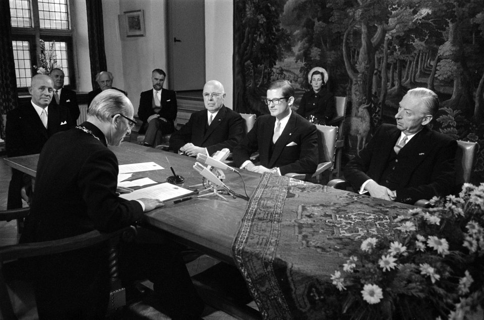 Pieter van Vollenhoven laat tweede zoon, Bernhard Lucas Emmanuel inschrijven op , Bestanddeelnr 923-1178