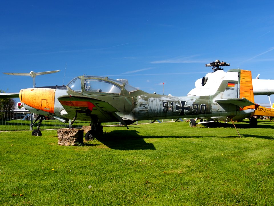 Piaggio P-149D Luftwaffe 91+90 pic1