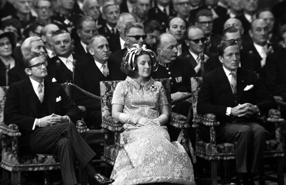 Pieter van Vollenhoven en prinses Margriet luisteren in de zaal naar de troonred, Bestanddeelnr 922-7947