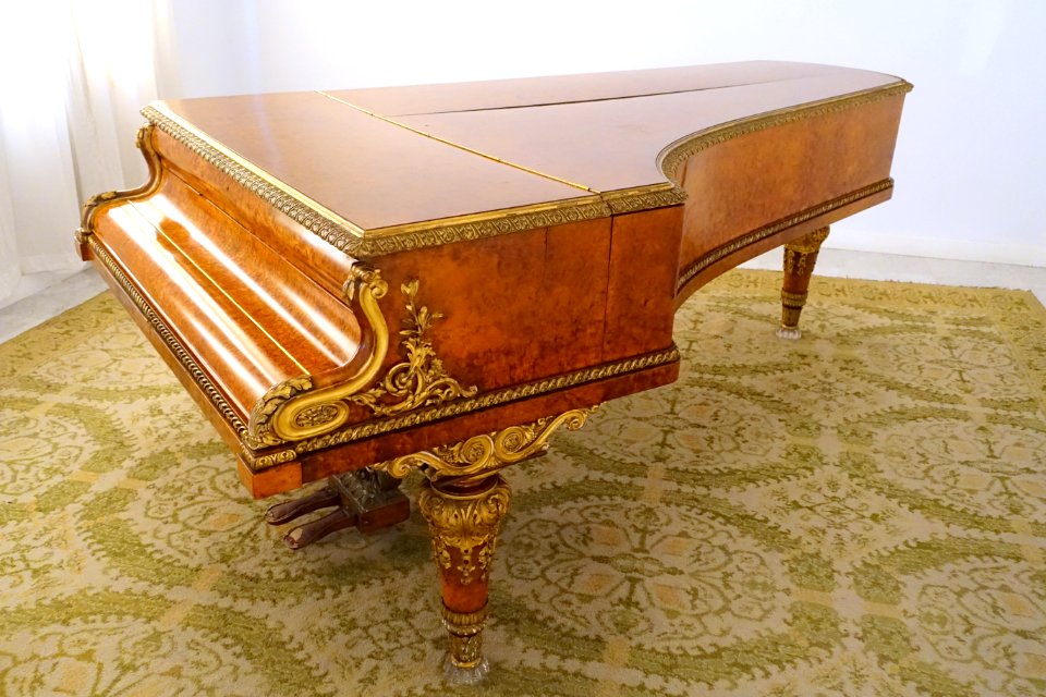 Piano, unidentified - Museo Nacional de Artes Decorativas - Madrid, Spain - DSC08468