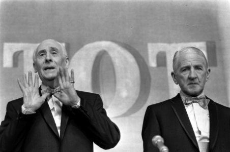 Piet Muyselaar (links) en Willy Walden (rechts) tijdens hun optreden, Bestanddeelnr 923-4354