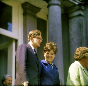 Pieter van Vollenhoven en prinses Margriet tijdens défilé op Soestdijk, Bestanddeelnr 254-7489
