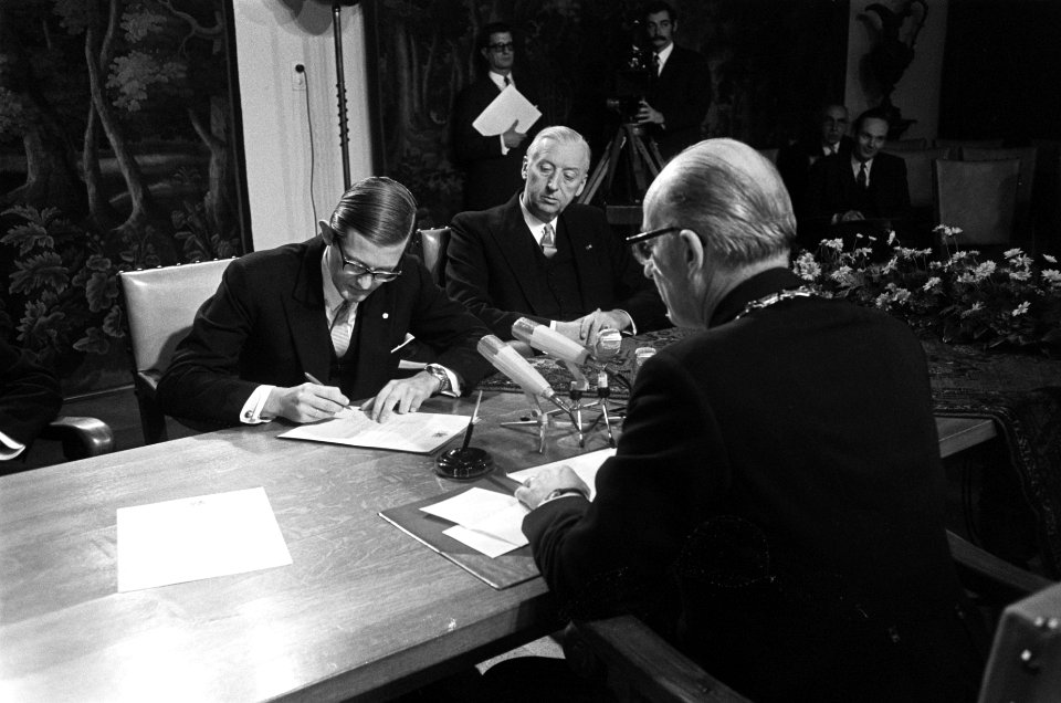 Pieter van Vollenhoven laat tweede zoon, Bernhard Lucas Emmanuel inschrijven op , Bestanddeelnr 923-1179