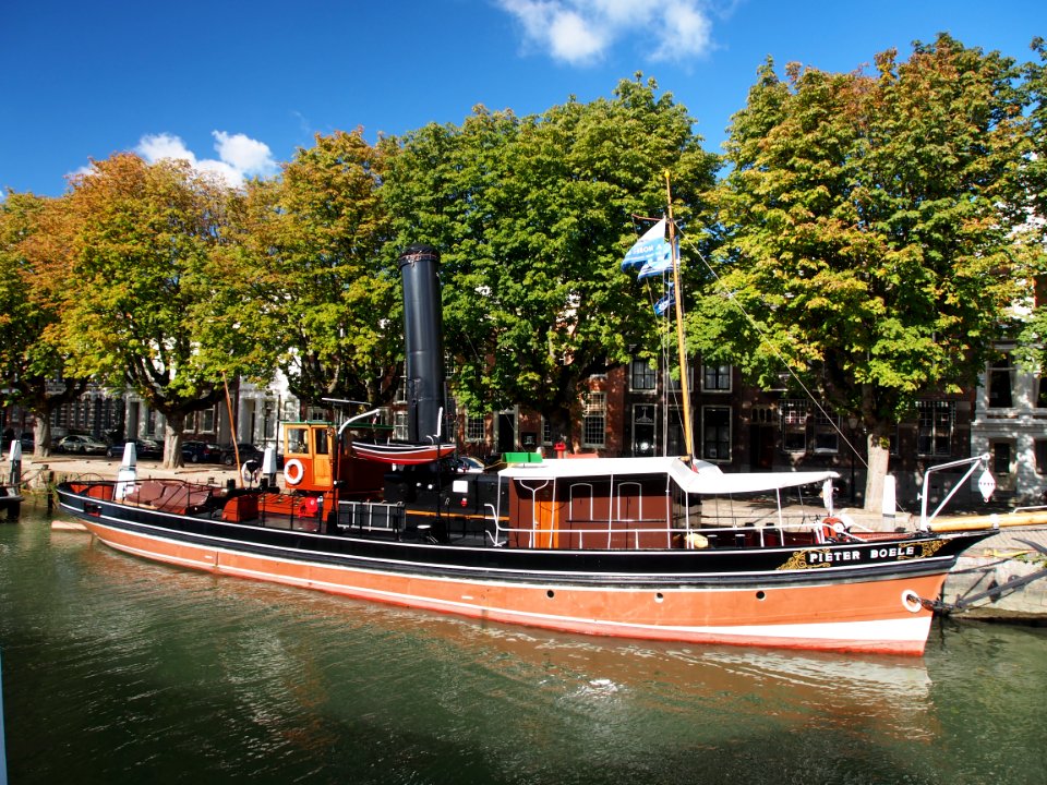 Pieter Boele (tugboat, 1893), ENI 02302244, Stoomsleepboot in binnenhaven - Dordrecht pic2
