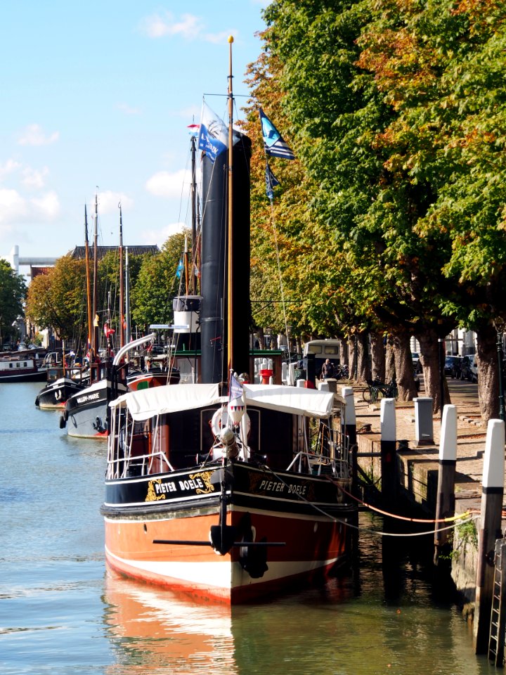 Pieter Boele (tugboat, 1893), ENI 02302244, Stoomsleepboot in binnenhaven - Dordrecht pic4