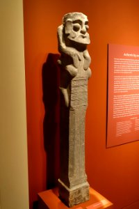 Pillar with guardian figure, China, Eastern Han dynasty, c. 1st century AD, earthenware - Portland Art Museum - Portland, Oregon - DSC08561