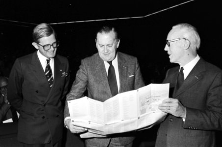 Pieter van Vollenhoven, minister Zeevalking en ANWB-voorzitter ir. F.H. van der…, Bestanddeelnr 932-3645