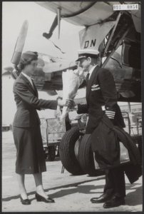 Piloten, jubilea, vliegvelden, bloemen, Moll J J, Bestanddeelnr 091-0054