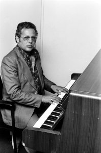 Piet Wielinga, radioprogrammamaker bij de VARA vanaf 1976 bij de AVRO, Bestanddeelnr 927-9953