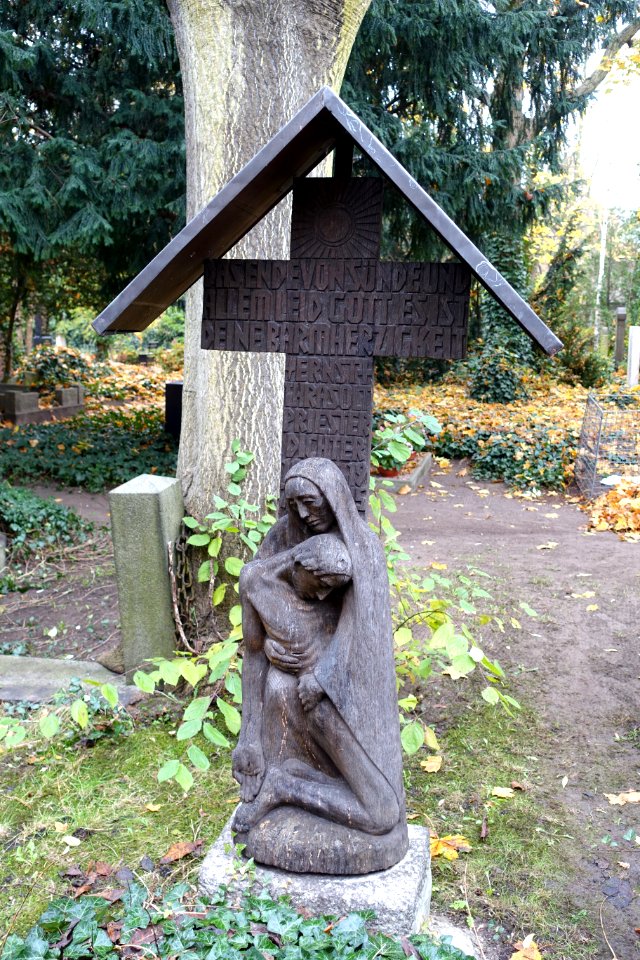 Pieta - Alter Domfriedhof der St.-Hedwigsgemeinde, Berlin - DSC09880