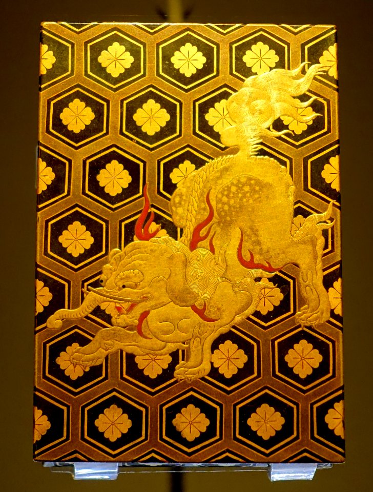 Pillow box (makura), Japan, Edo period, c. 1750-1850, maki-e lacquer on wood - Montreal Museum of Fine Arts - Montreal, Canada - DSC09499