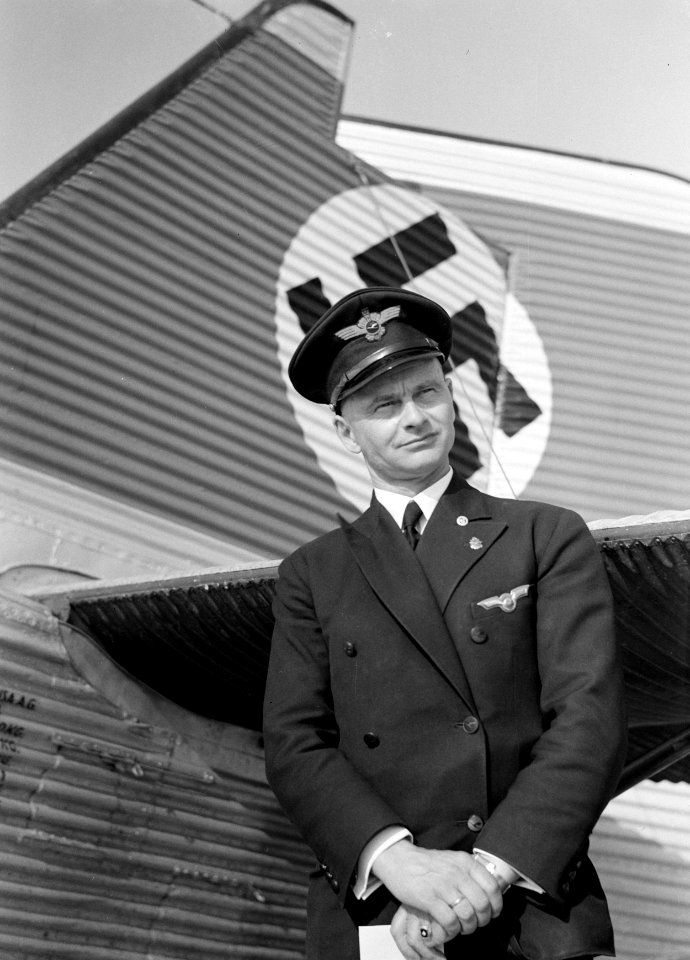 Piloot Horst Merz bij de Junkers G24 D-1089 Hestia die voor de lufthansa de lijn, Bestanddeelnr 190-0060