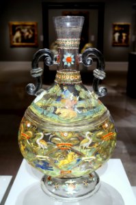 Pilgrim flask, Venice or France, 16th century, enameled glass - Wadsworth Atheneum - Hartford, CT - DSC05053