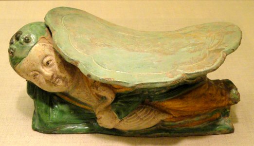 Pillow in the Shape of a Boy Supporting a Cloud-Shaped Headrest, Jin Dynasty, China, cizhou-type ware, earthenware with green and yellow glazes - Art Institute of Chicago - DSC00291