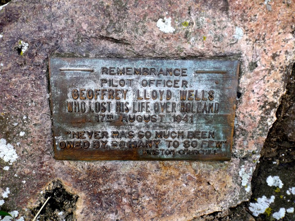 Pilot Officer Geoffrey Lloyd Wells Memorial Seat plaque