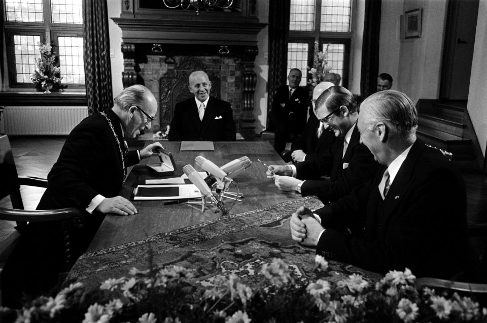 Pieter van Vollenhoven laat tweede zoon, Bernhard Lucas Emmanuel inschrijven op , Bestanddeelnr 923-1174