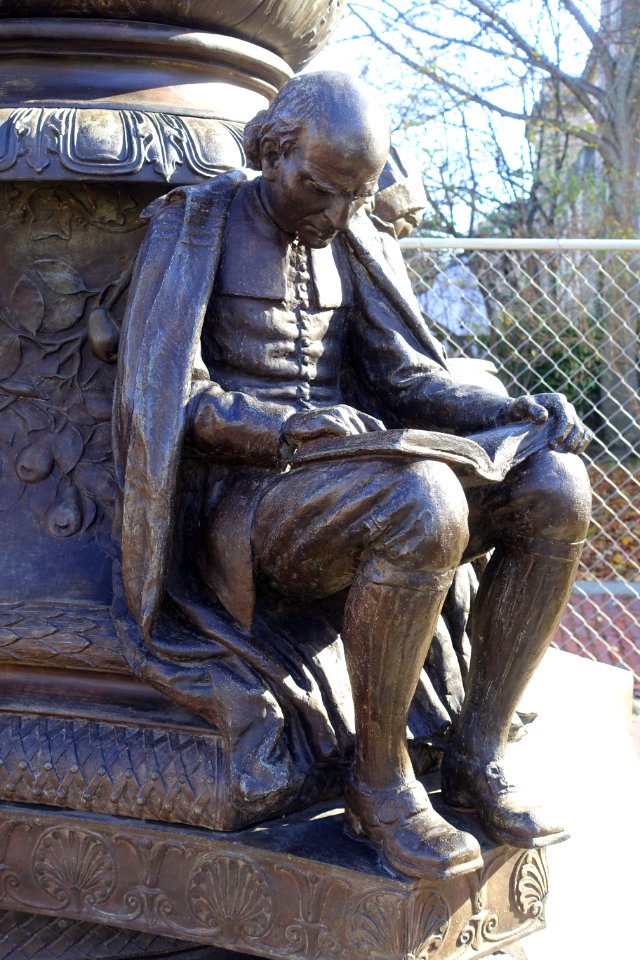 Pilgrim divine - Robbins Memorial Flagstaff - Arlington, MA - DSC03087