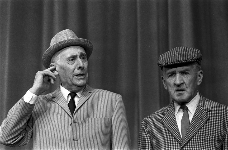 Piet Muyselaar (links) en Willy Walden (rechts) tijdens hun optreden, Bestanddeelnr 923-4357