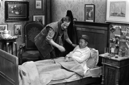 Piet Römer (l) als zoon Dirk en Rien van Nunen als Stiefbeen senior, Bestanddeelnr 924-6061