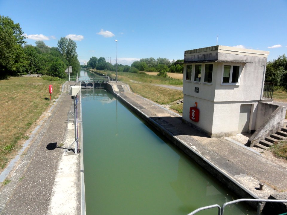 Pignicourt (Aisne) Canal latéral à l'Aisne, écluse nr 1