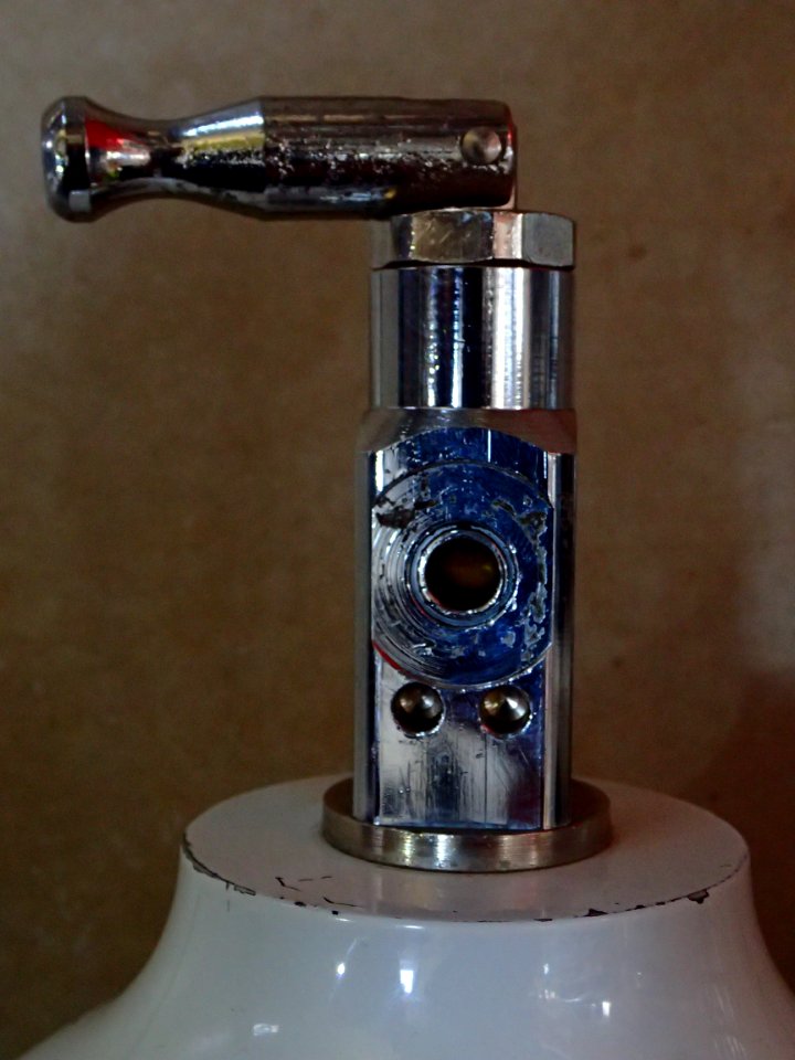 Pin index medical oxygen cylinder valve P8160080