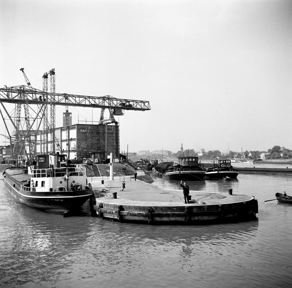 Pier met de grenspaal van het drielandenpunt Duitsland, Frankrijk en Zwitserland, Bestanddeelnr 254-1305