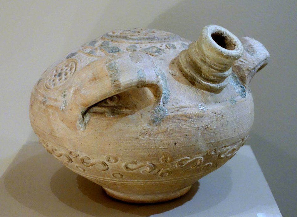Pilgrim flask, Seljuk dynasty, 13th century AD, earthenware - Huntington Museum of Art - DSC04969
