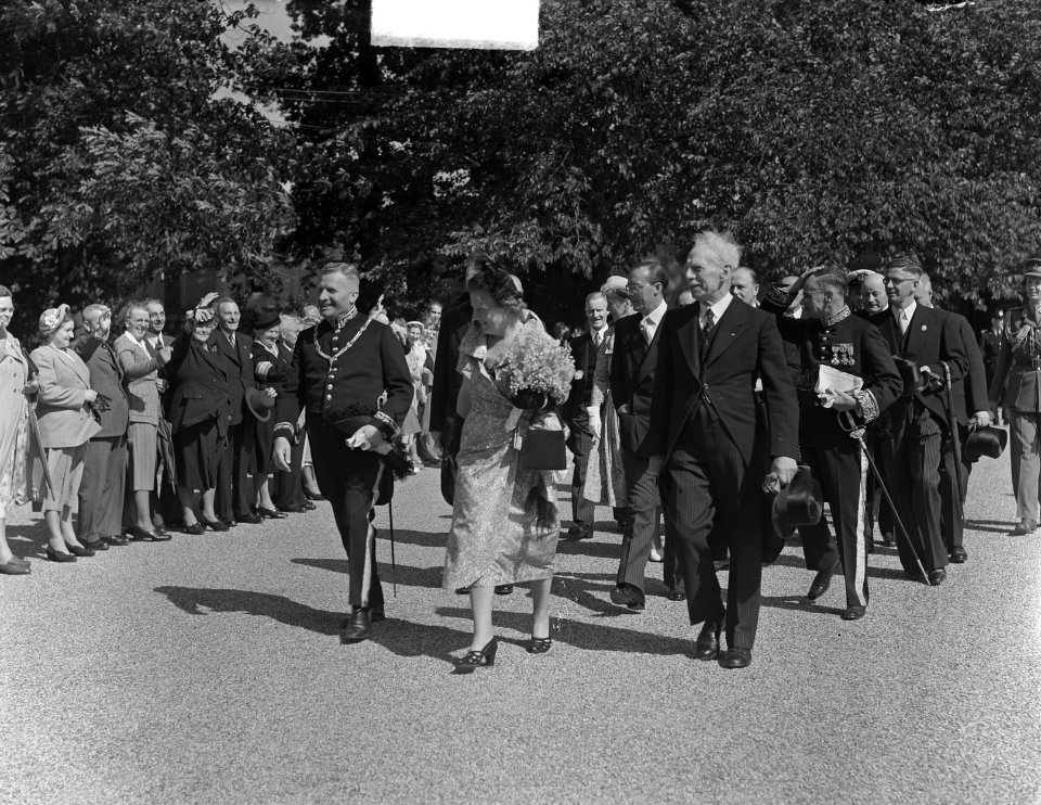 Pierre de Gaulle, burgemeester vanParijs bezoekt in gezelschap van koningin Jul…, Bestanddeelnr 934-7050