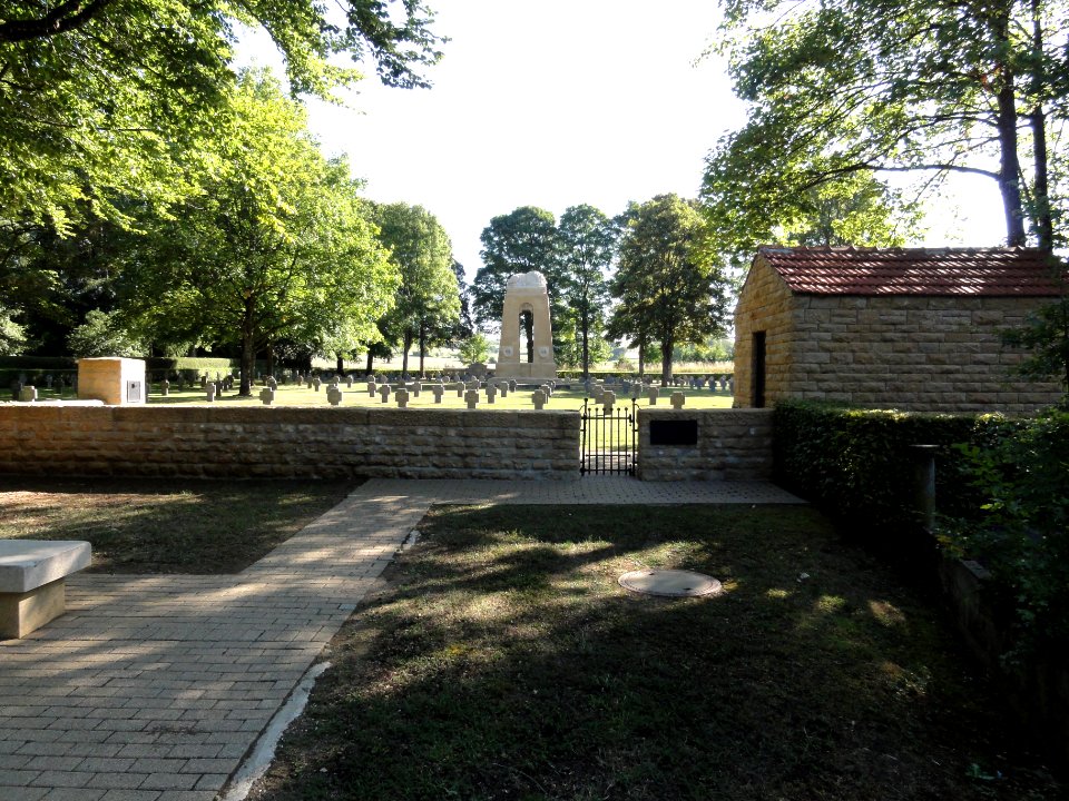 Pierrepont (Meurthe-et-M.) cimetière militaire allemand (01)