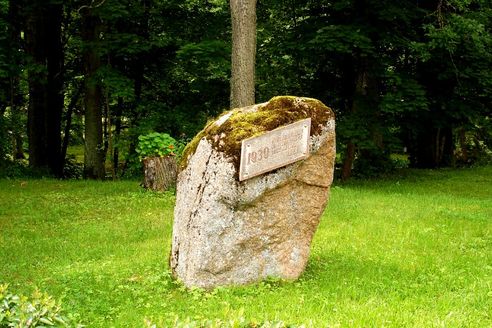 Piemiņas akmens Zasā