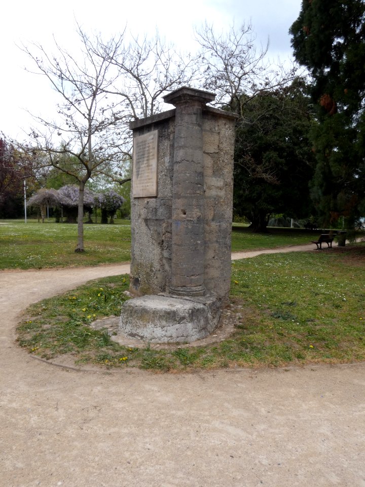 Pierre-Bénite - Parc Georges Manillier - Pilori d'Yvours 02