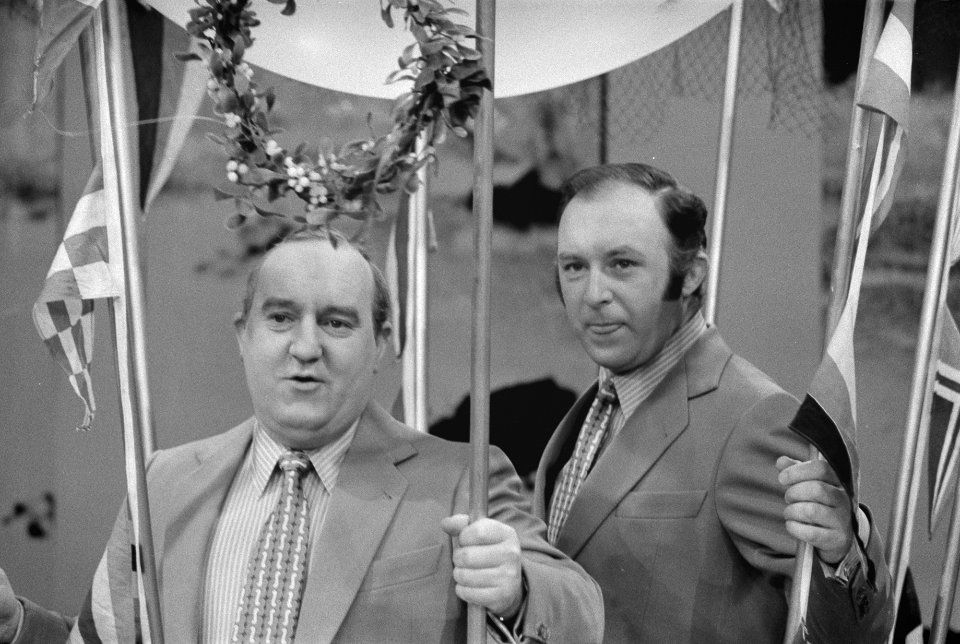 Piet Bambergen (l) en René van Vooren staand in een ballonmand, Bestanddeelnr 924-3611