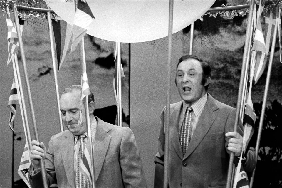 Piet Bambergen (l) en René van Vooren staand in een ballonmand, Bestanddeelnr 924-3612