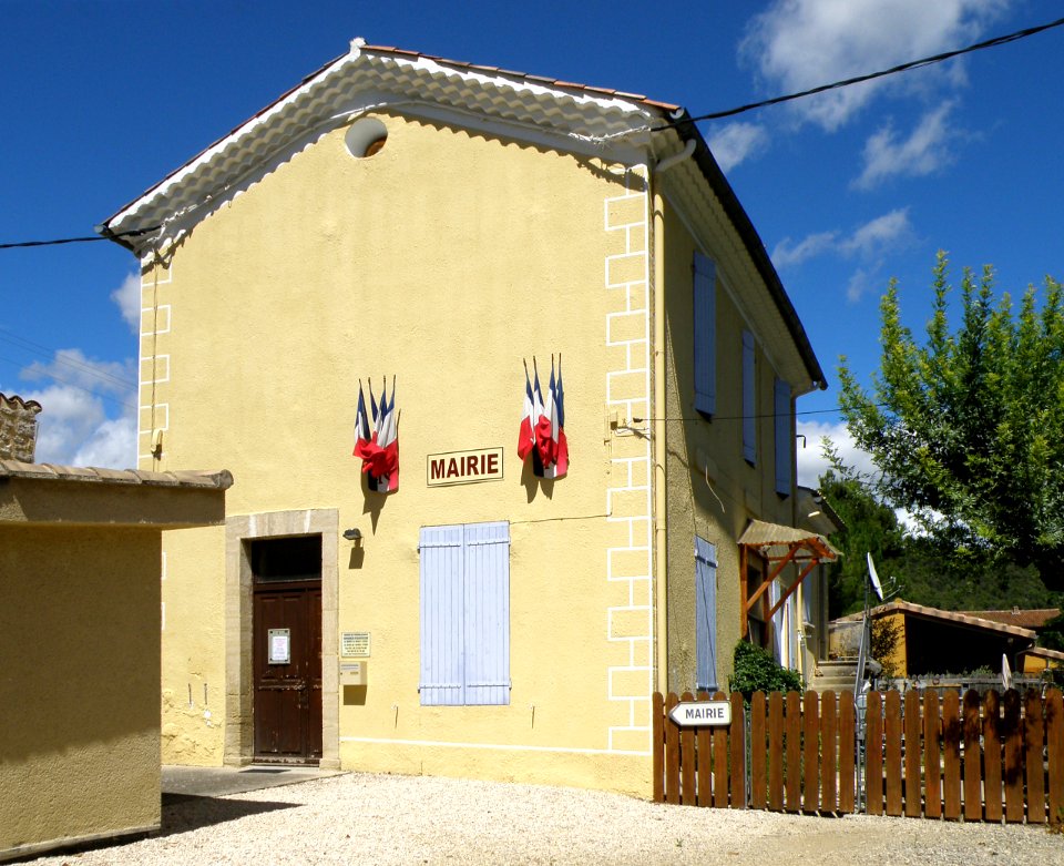 Pierrelongue Mairie