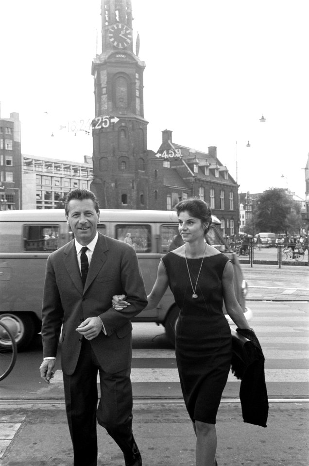Pierre Dominique Gaisseau met vrouw op Munt, Bestanddeelnr 912-6923