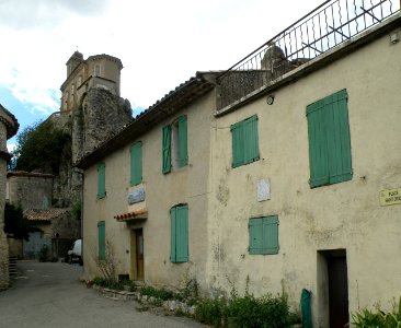 Pierrelongue Place Saint-Brice 1