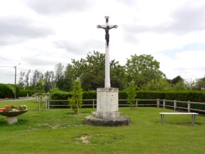 Pierrepont (Aisne) croix de chemin place de l'église