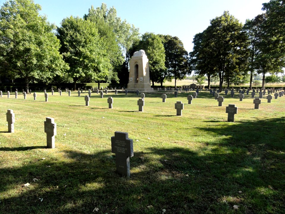 Pierrepont (Meurthe-et-M.) cimetière militaire allemand (04)