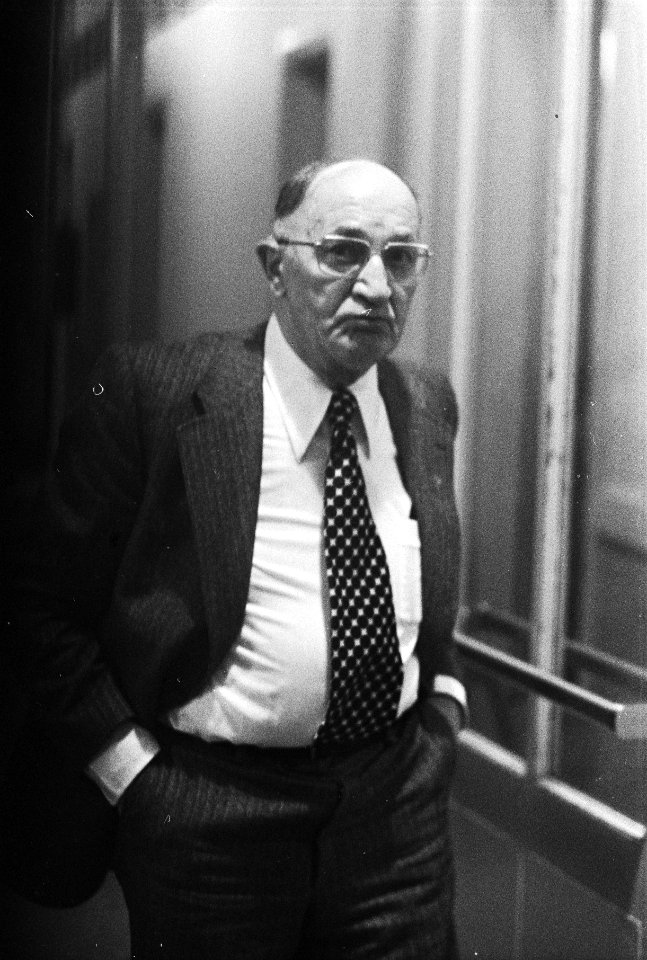 Pieter Menten in Huis van Bewaring voorgeleid mr B F J Simon in het Huis va, Bestanddeelnr 928-9559