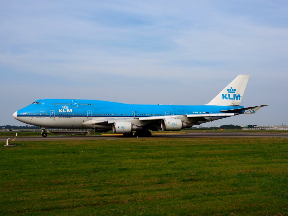 PH-BFW KLM Royal Dutch Airlines Boeing 747-406(M) - cn 30454, taxiing 22july2013 pic-006
