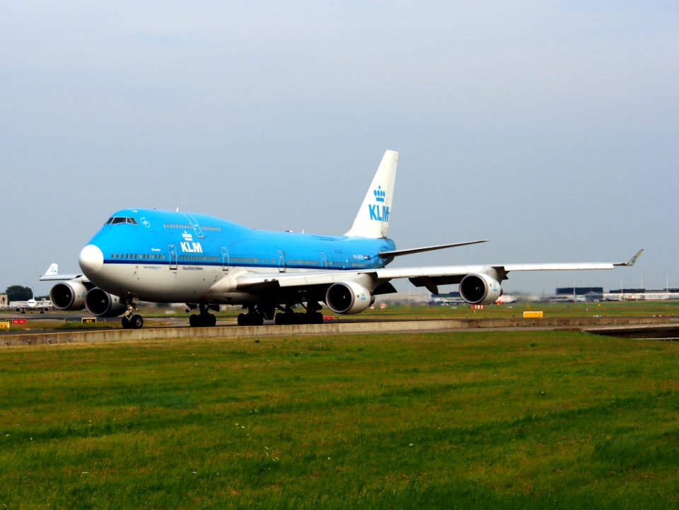 PH-BFW KLM Royal Dutch Airlines Boeing 747-406(M) - cn 30454, taxiing 22july2013 pic-002