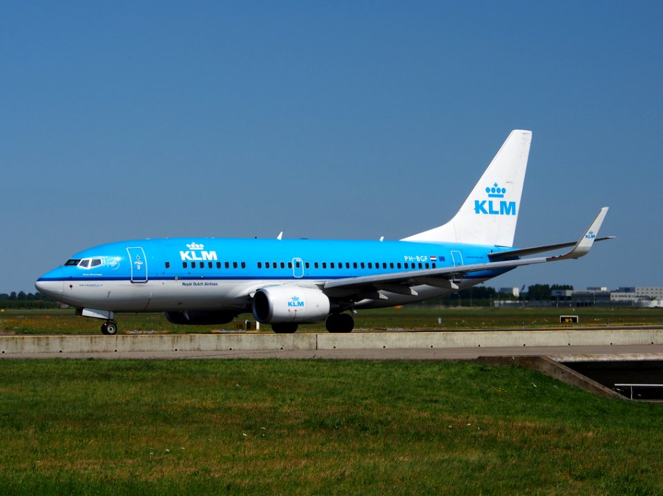 PH-BGF KLM Royal Dutch Airlines Boeing 737-7K2(WL) - cn 30365 taxiing 21July 2013 pic-002