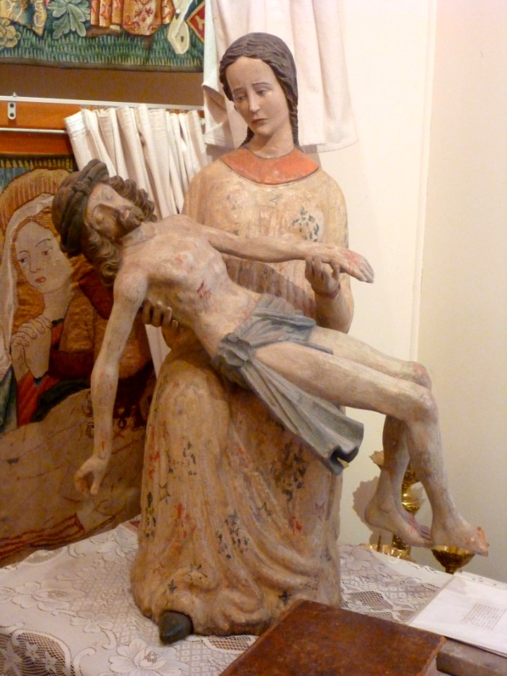 Pietà du XIVe et XVIIe siècle (Saint-Jean-Saverne) 1