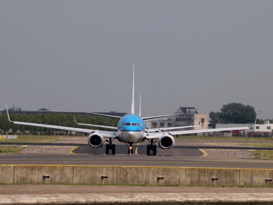 PH-BGE KLM Royal Dutch Airlines Boeing 737-7K2(WL) - cn 30371 taxiing 14July2013 pic1